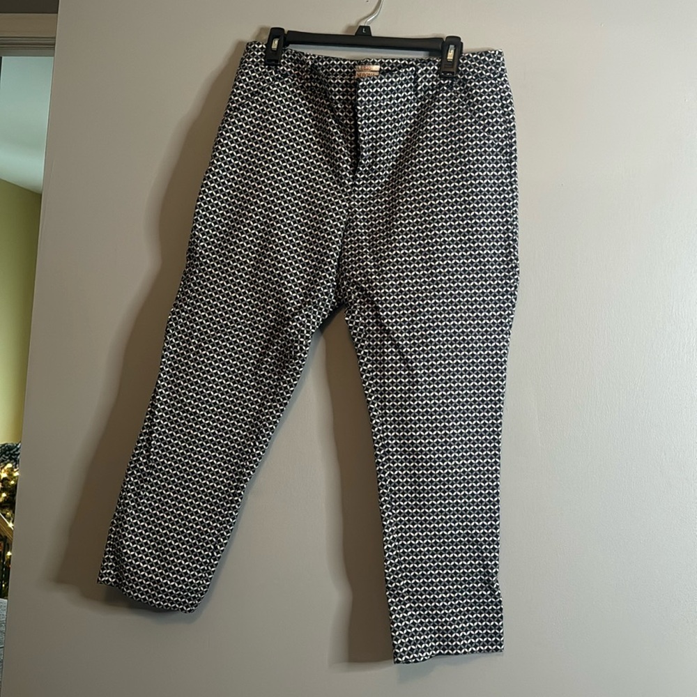 Super cute navy/white/gray capri